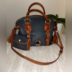 Dooney & Bourke in Excellent Condition
